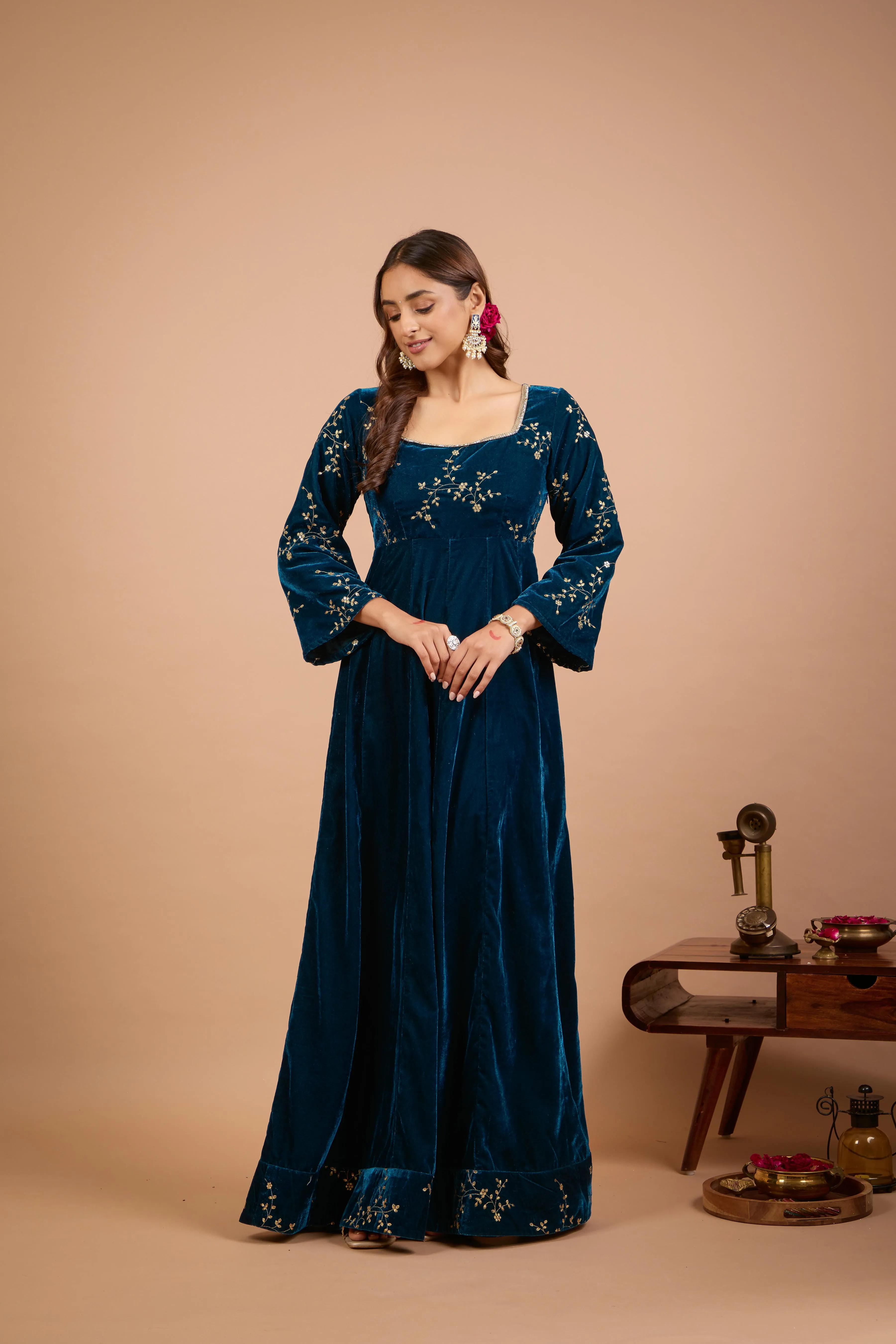 Alaya Jugni Bahamas Glow Velvet Anarkali