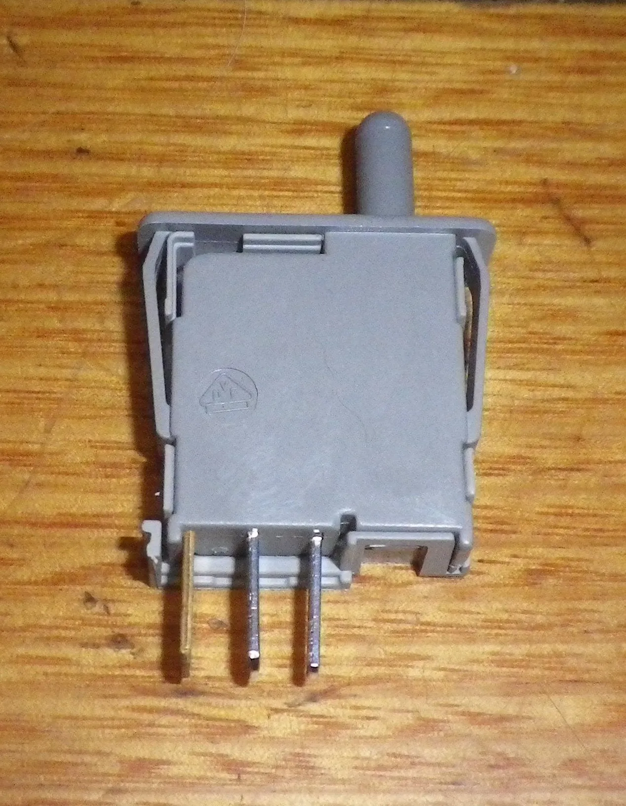 Bosch Fridge Fan/Light Switch, Single Button, 3 Terminals - Part # 613588