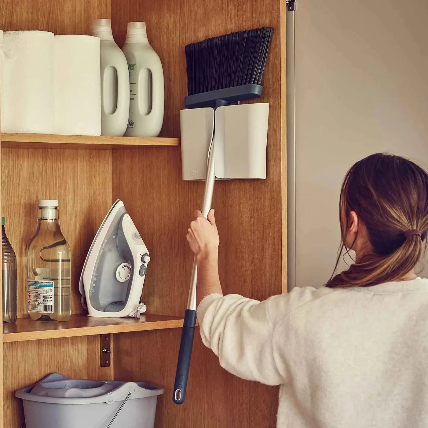 CleanStore Blue Wall-mounted Broom