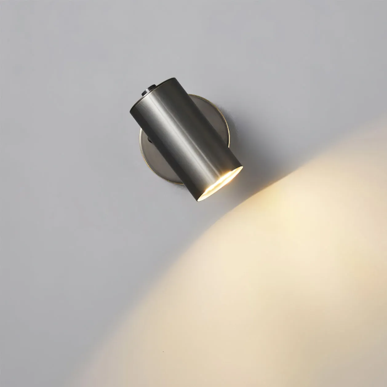 Eduard Wall Lamp