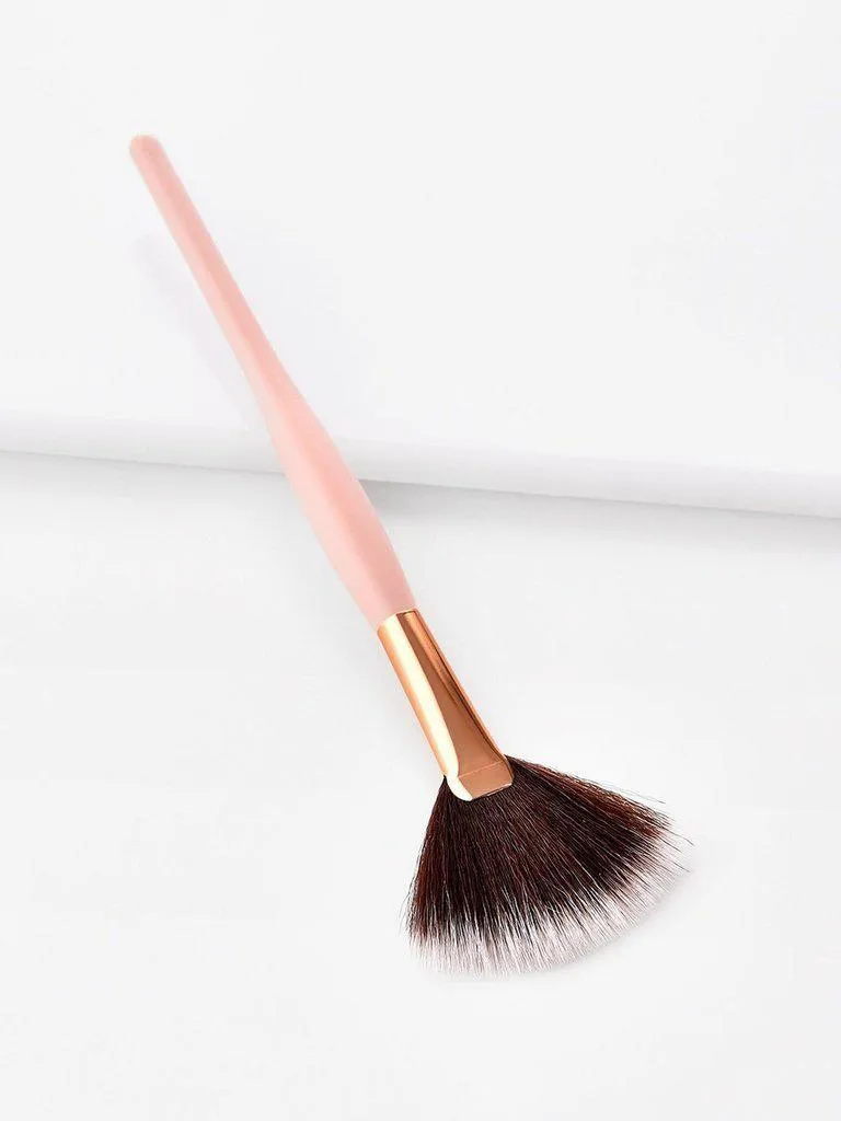 Fan Makeup Brush