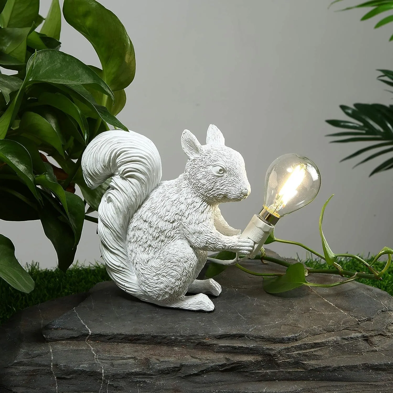 Modern Resin Squirrel Table Light, Resin Squirrel Lighting Fixture for Living Room, Bedroom, Office, College Dorm (White)