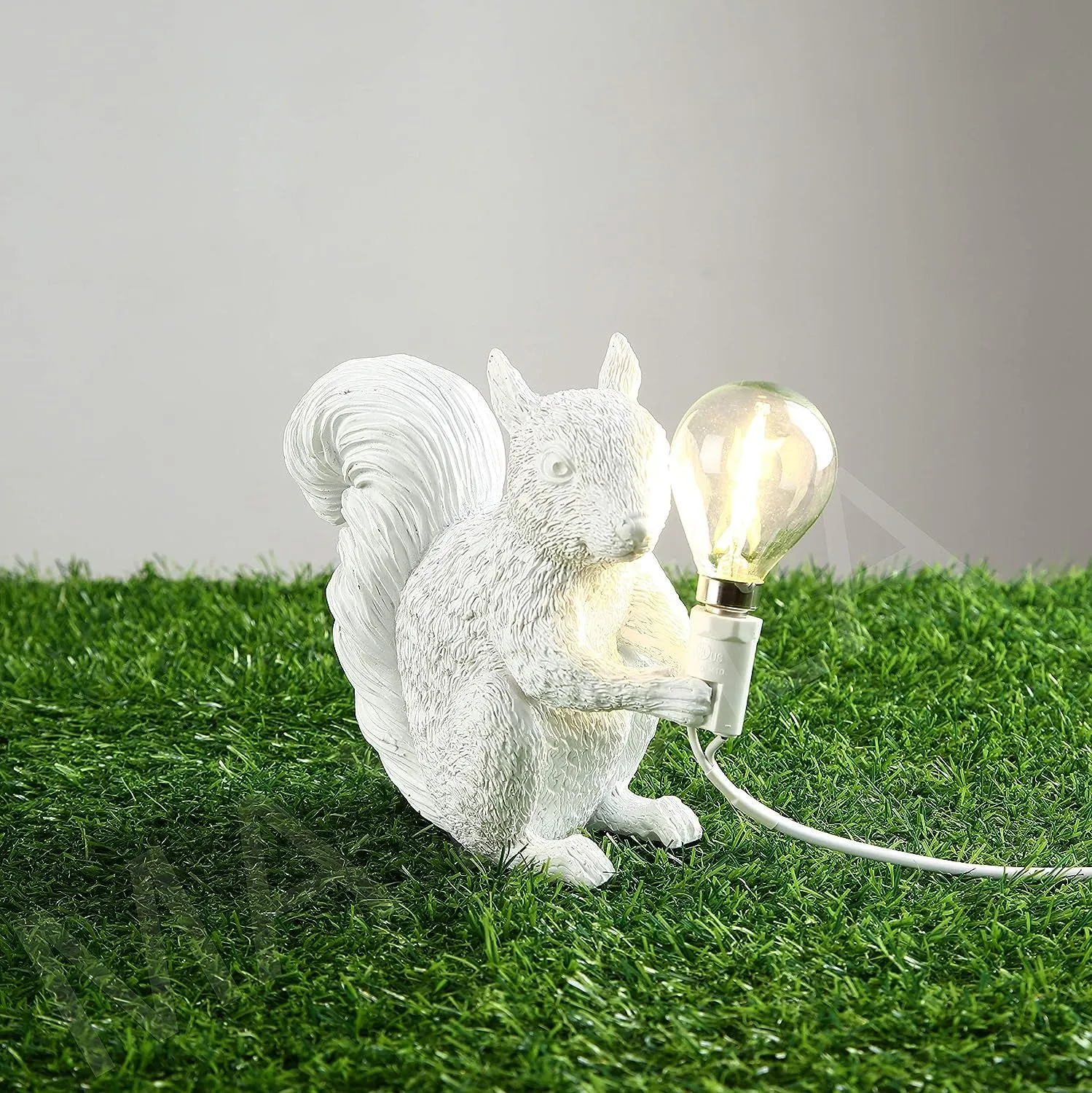 Modern Resin Squirrel Table Light, Resin Squirrel Lighting Fixture for Living Room, Bedroom, Office, College Dorm (White)